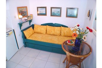 Grecia Privát Naoussa, Exteriorul